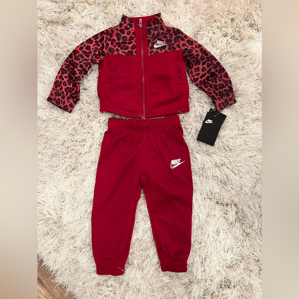 Nike girls burgundy leopard track suit size 18 Months NWT